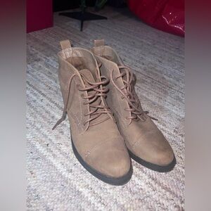 Women's Lace-Up Ankle Boots in Taupe